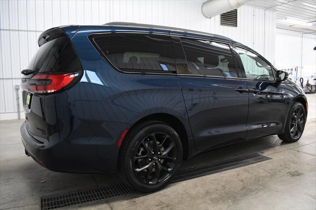 new 2025 Chrysler Pacifica car, priced at $52,450