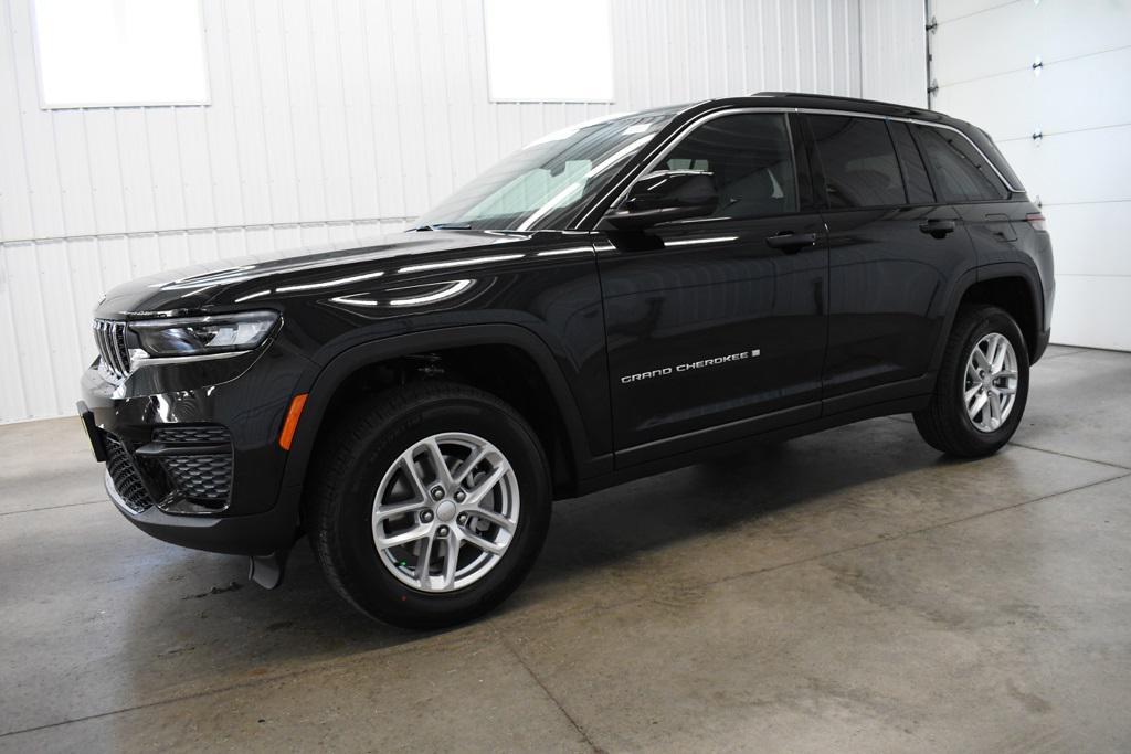 new 2025 Jeep Grand Cherokee car, priced at $42,052