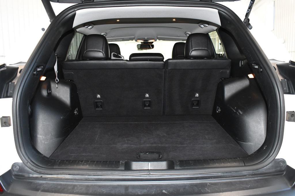used 2023 Jeep Cherokee car, priced at $22,990