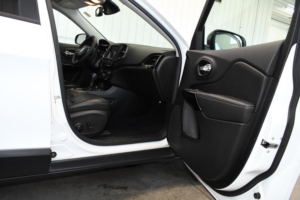 used 2023 Jeep Cherokee car, priced at $22,990