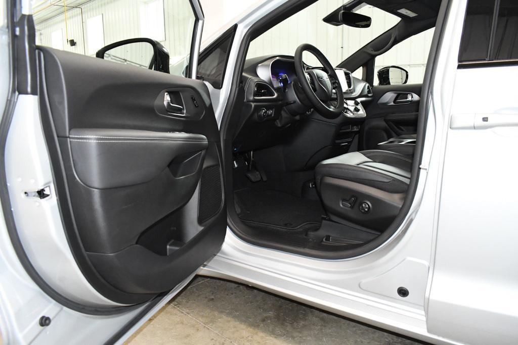 new 2026 Chrysler Pacifica car, priced at $47,695
