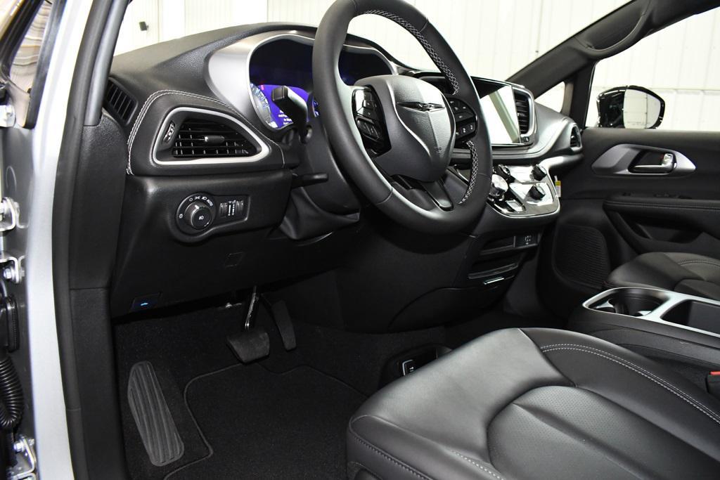 new 2026 Chrysler Pacifica car, priced at $47,695