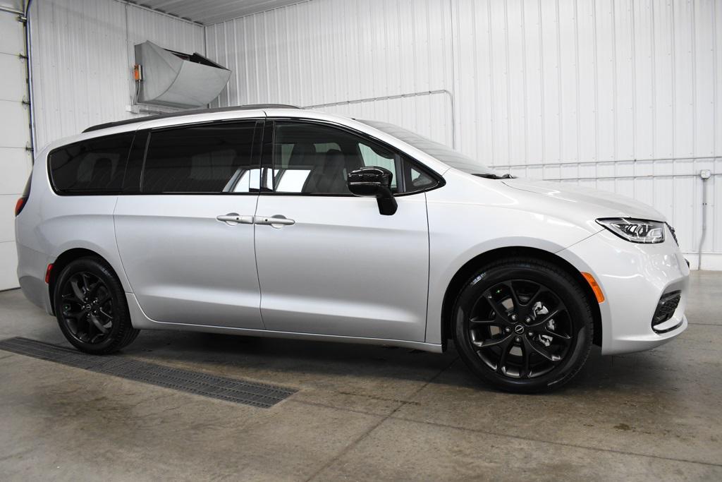 new 2026 Chrysler Pacifica car, priced at $47,695