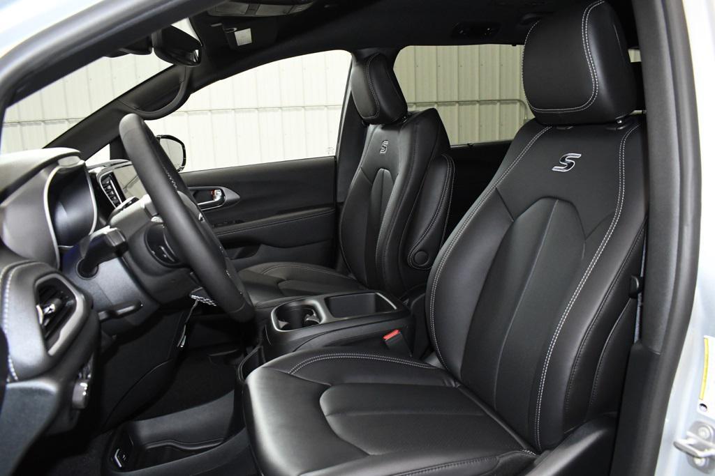 new 2026 Chrysler Pacifica car, priced at $47,695