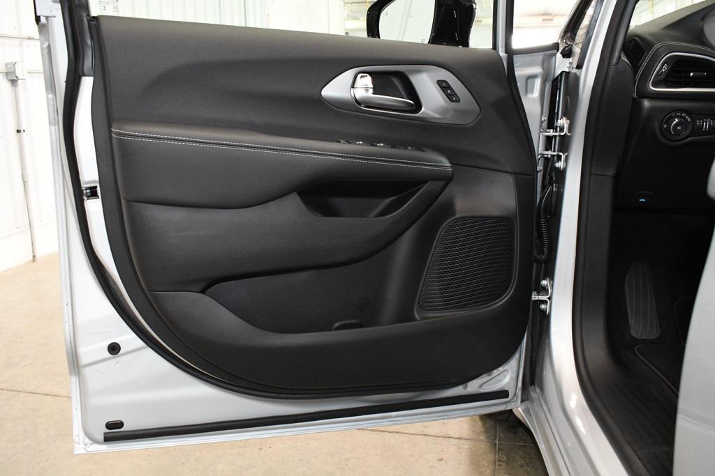 new 2026 Chrysler Pacifica car, priced at $47,695