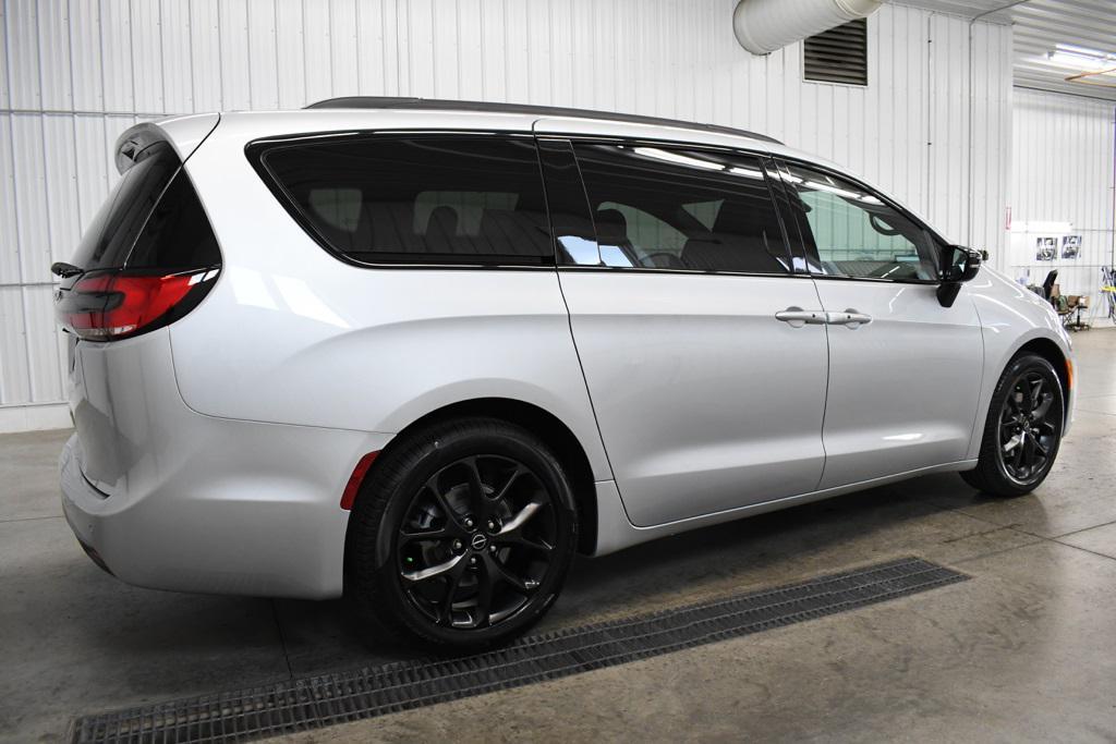 new 2026 Chrysler Pacifica car, priced at $47,695