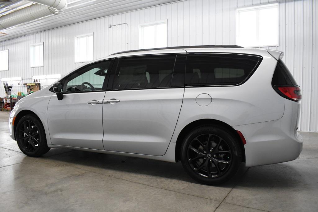 new 2026 Chrysler Pacifica car, priced at $47,695