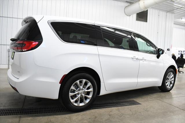 new 2025 Chrysler Pacifica car, priced at $44,255