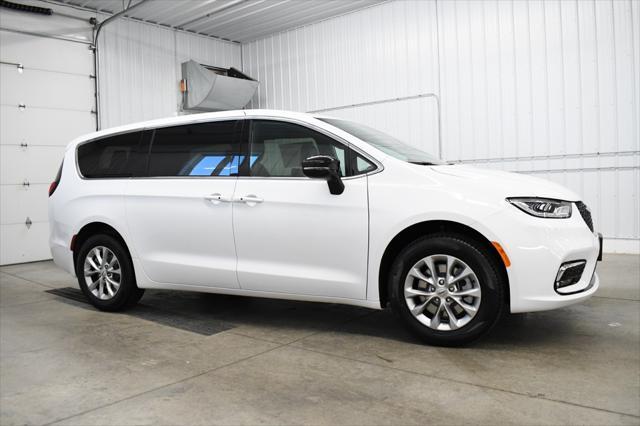 new 2025 Chrysler Pacifica car, priced at $44,255