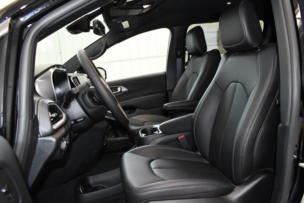 new 2026 Chrysler Pacifica car, priced at $44,575