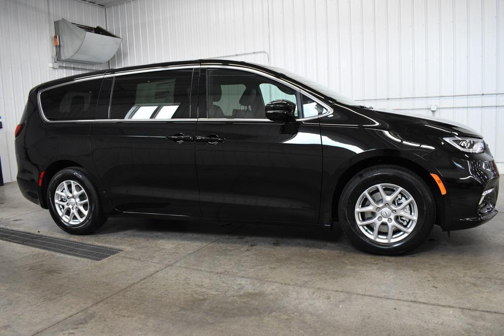 new 2026 Chrysler Pacifica car, priced at $44,575