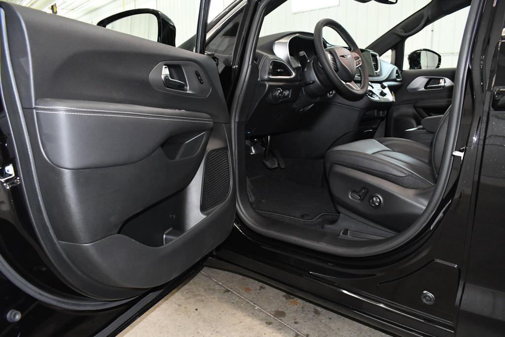 new 2026 Chrysler Pacifica car, priced at $44,575