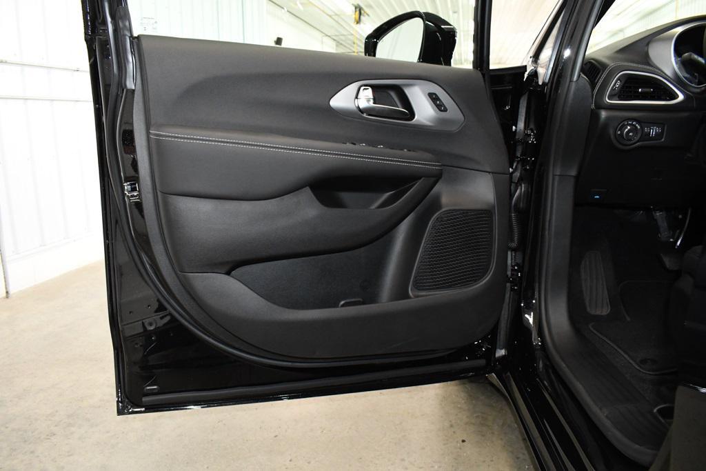 new 2026 Chrysler Pacifica car, priced at $44,575