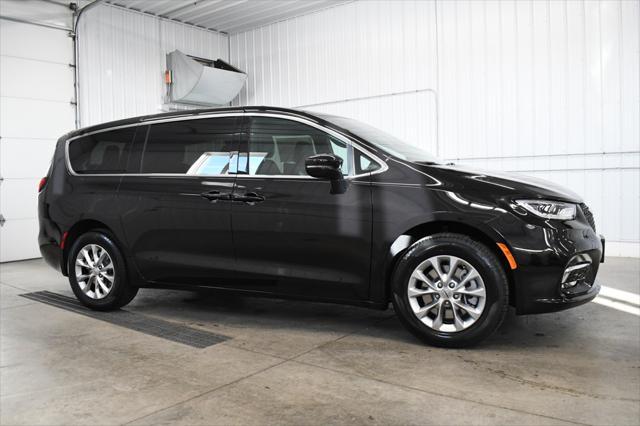 new 2025 Chrysler Pacifica car, priced at $44,255