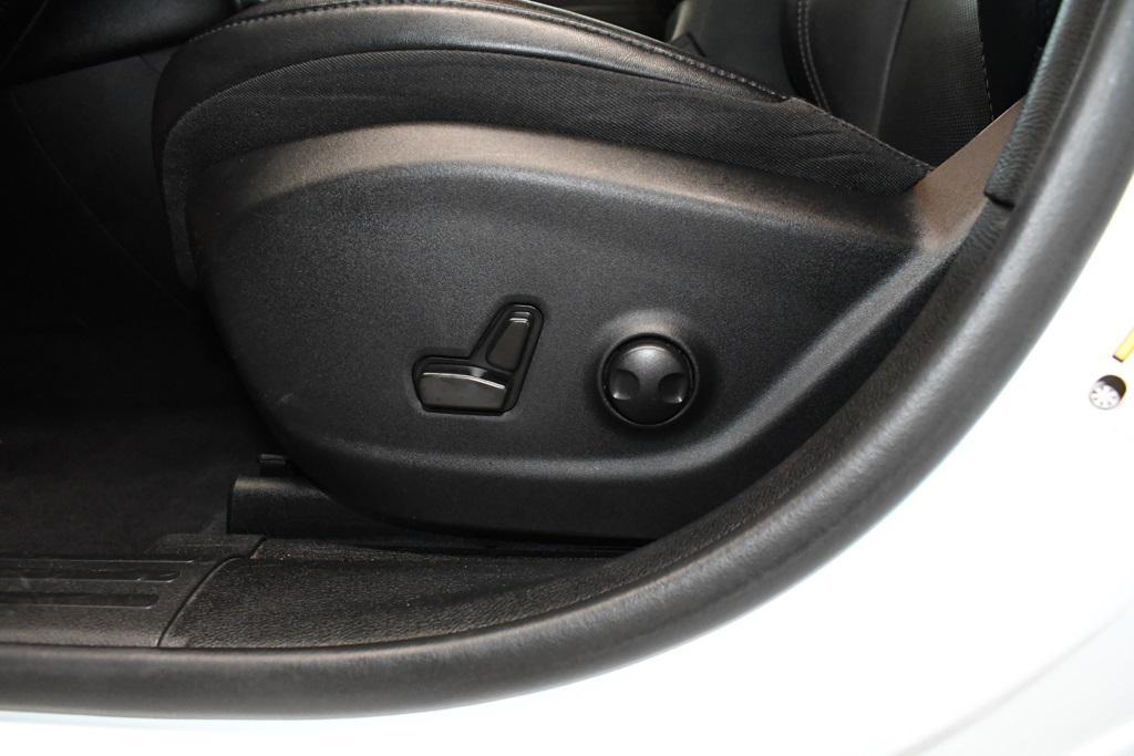 used 2023 Jeep Cherokee car, priced at $22,880