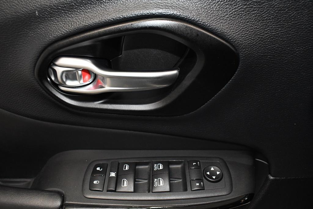 used 2023 Jeep Cherokee car, priced at $22,880