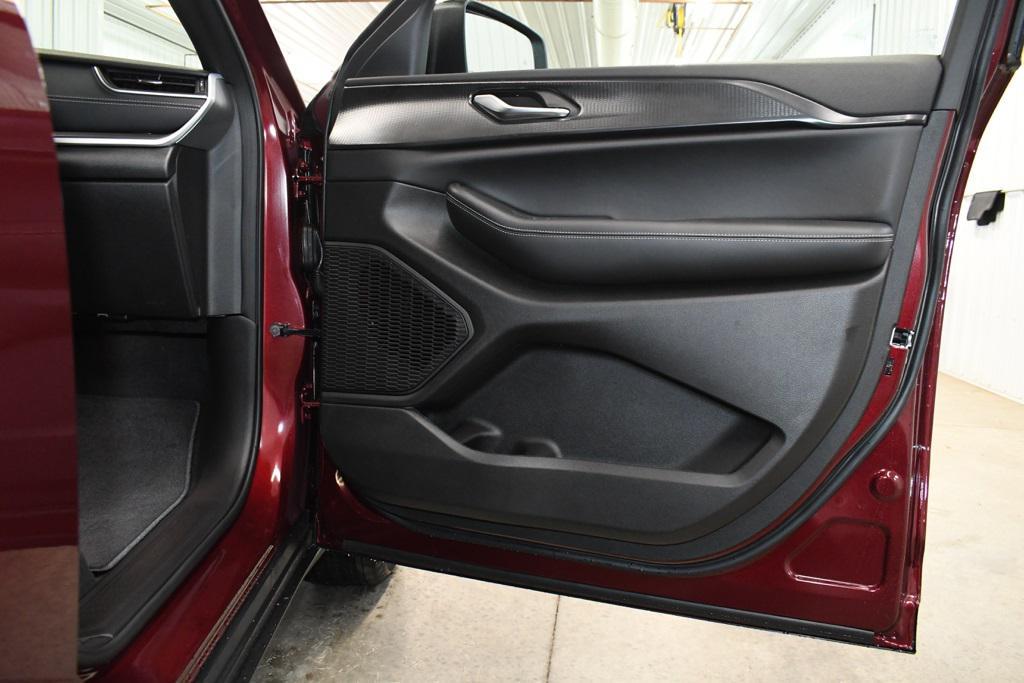 new 2025 Jeep Grand Cherokee car, priced at $39,427