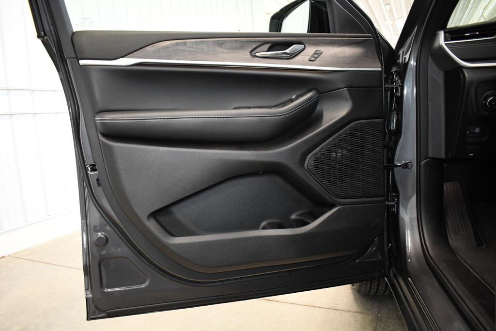 new 2025 Jeep Grand Cherokee L car, priced at $52,084