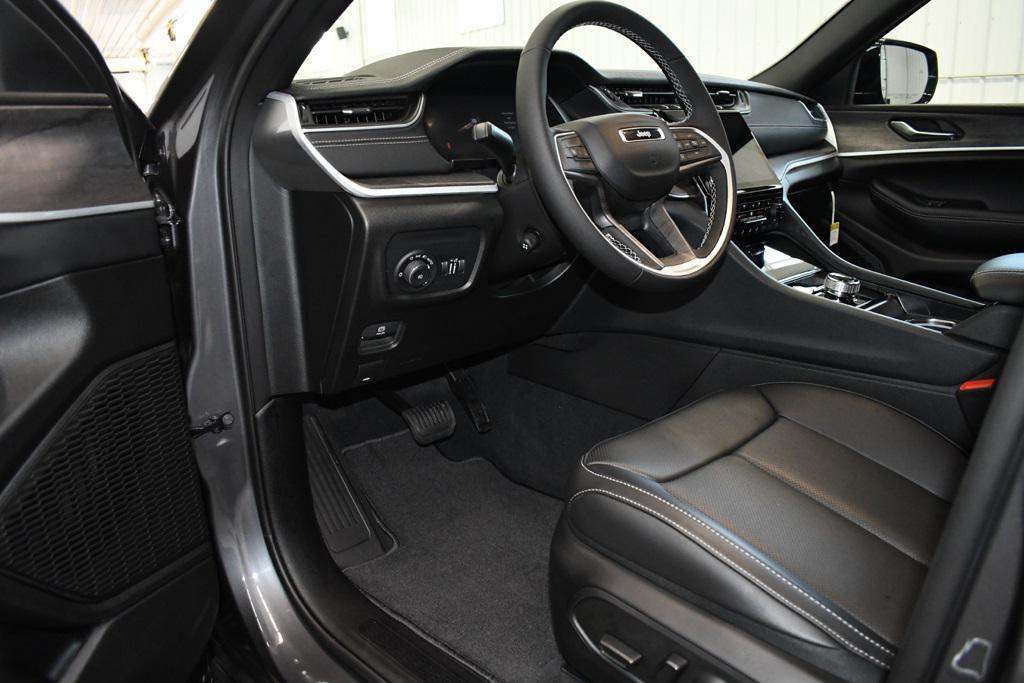 new 2025 Jeep Grand Cherokee L car, priced at $52,084