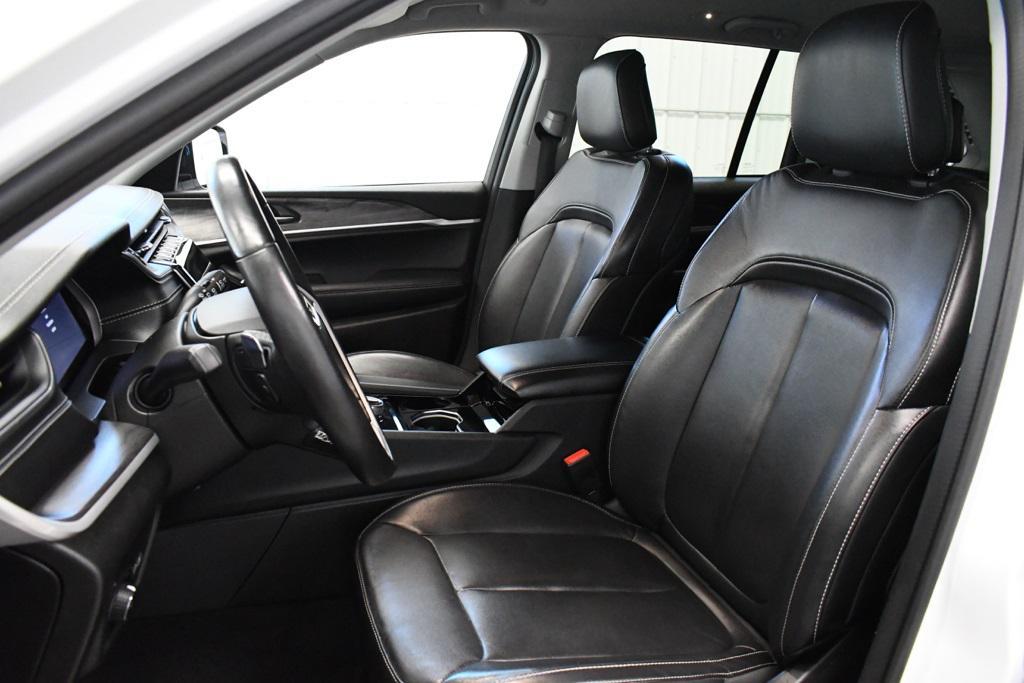 used 2022 Jeep Grand Cherokee car, priced at $29,980