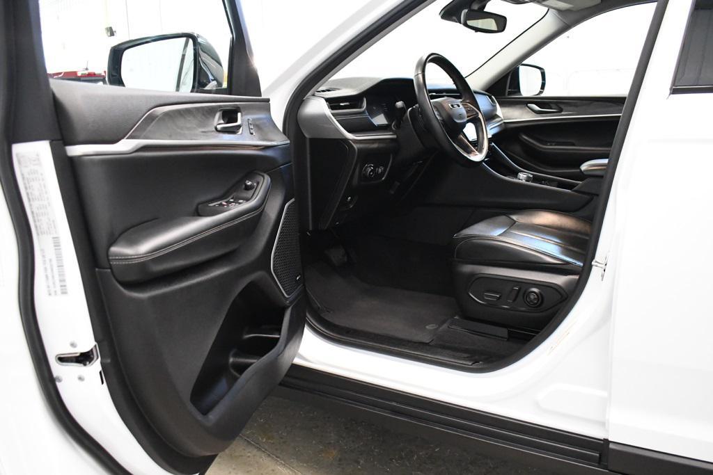 used 2022 Jeep Grand Cherokee car, priced at $29,980