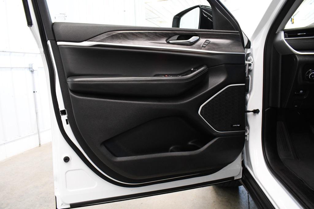 used 2022 Jeep Grand Cherokee car, priced at $29,980