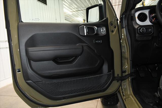 new 2025 Jeep Wrangler car, priced at $41,921