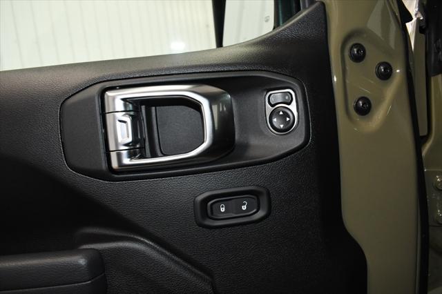 new 2025 Jeep Wrangler car, priced at $41,921