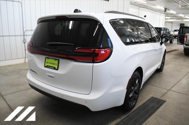 new 2024 Chrysler Pacifica car, priced at $43,078