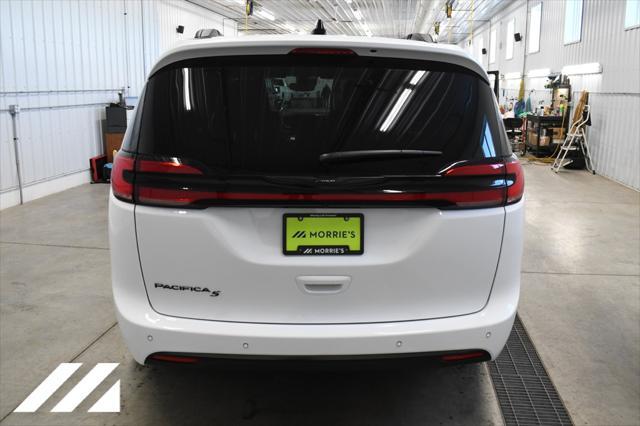 new 2024 Chrysler Pacifica car, priced at $43,078