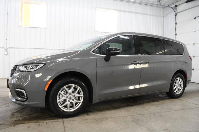 new 2025 Chrysler Pacifica car, priced at $41,640