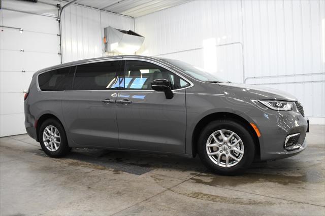 new 2025 Chrysler Pacifica car, priced at $41,640