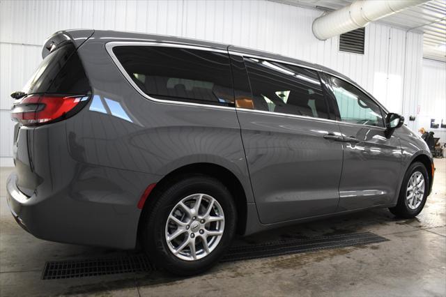 new 2025 Chrysler Pacifica car, priced at $41,640