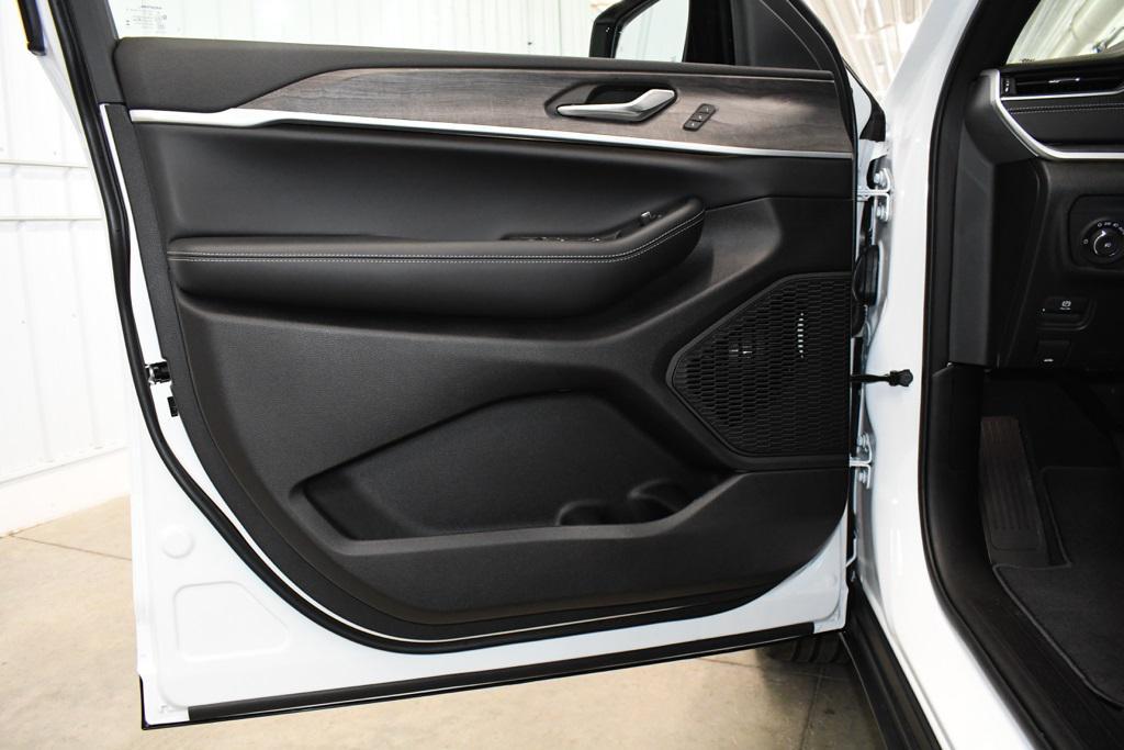 new 2025 Jeep Grand Cherokee L car, priced at $49,015