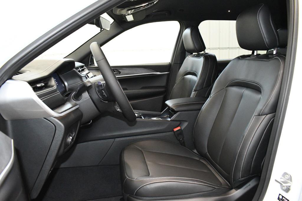 new 2025 Jeep Grand Cherokee L car, priced at $49,015