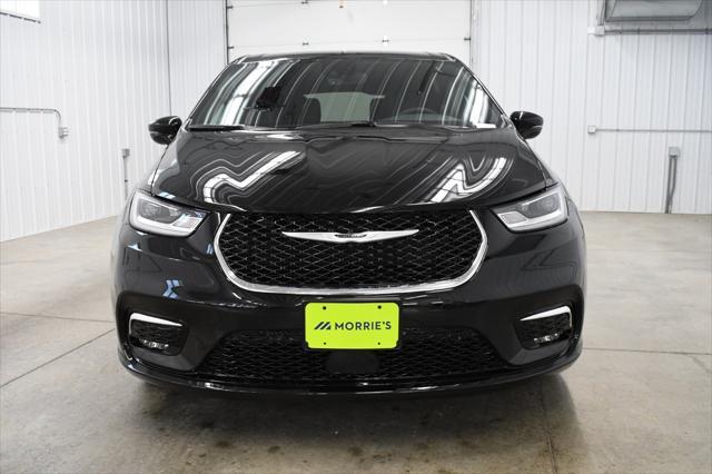 new 2025 Chrysler Pacifica car, priced at $41,867