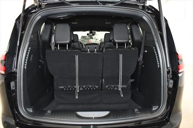 new 2025 Chrysler Pacifica car, priced at $41,867