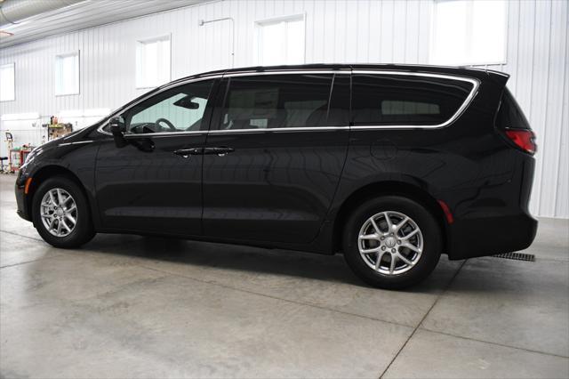 new 2025 Chrysler Pacifica car, priced at $41,867