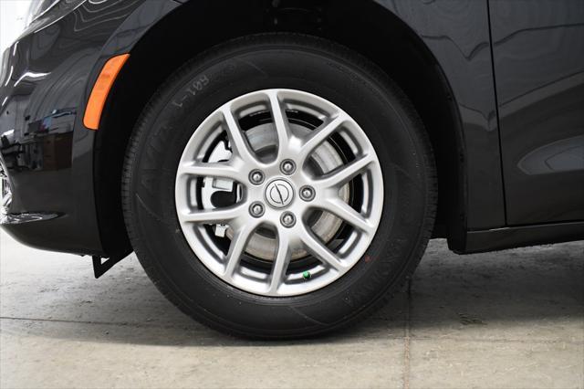 new 2025 Chrysler Pacifica car, priced at $41,867