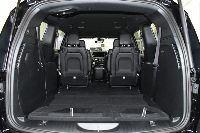 new 2025 Chrysler Pacifica car, priced at $41,867