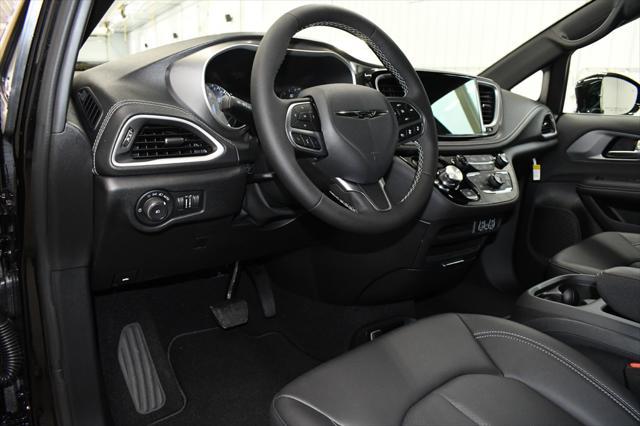 new 2025 Chrysler Pacifica car, priced at $41,867