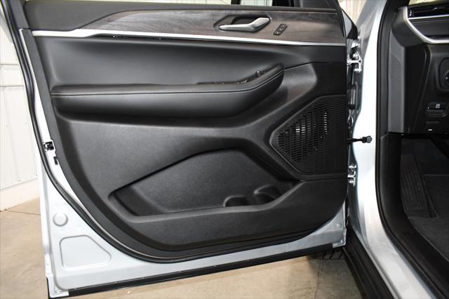 new 2025 Jeep Grand Cherokee L car, priced at $48,215