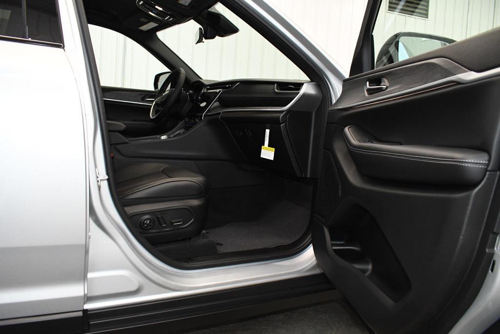 new 2025 Jeep Grand Cherokee L car, priced at $47,551
