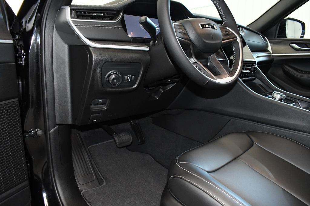 new 2025 Jeep Grand Cherokee car, priced at $47,841
