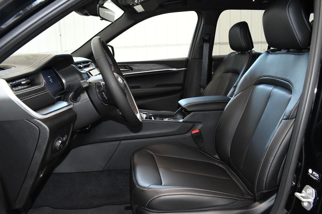 new 2025 Jeep Grand Cherokee car, priced at $47,841