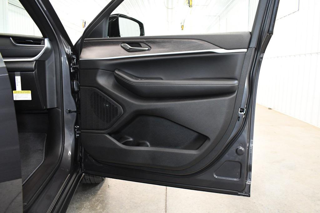 new 2025 Jeep Grand Cherokee car, priced at $45,513