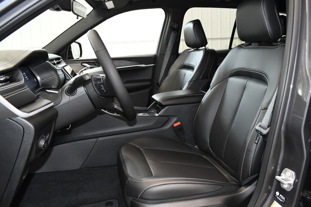 new 2025 Jeep Grand Cherokee car, priced at $45,513