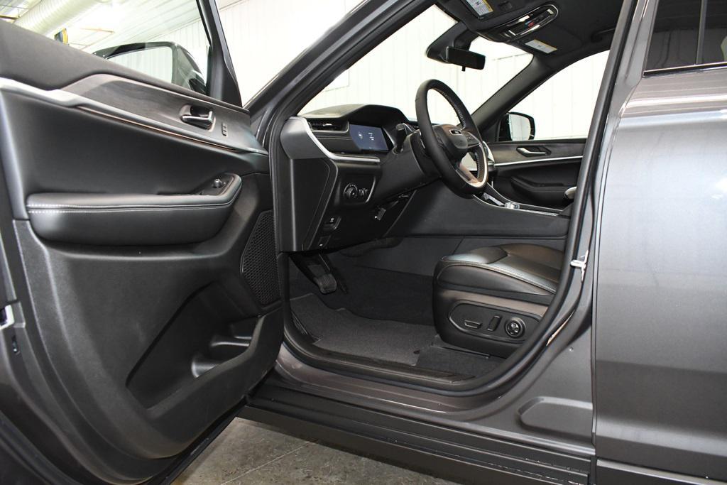 new 2025 Jeep Grand Cherokee car, priced at $45,513