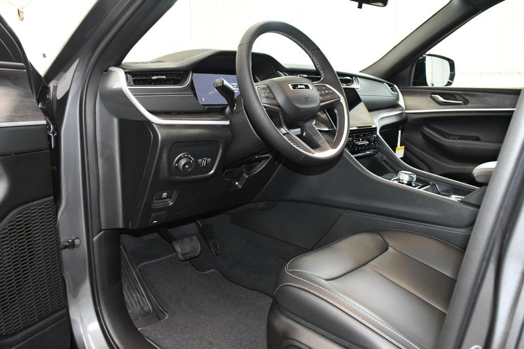new 2025 Jeep Grand Cherokee car, priced at $45,513
