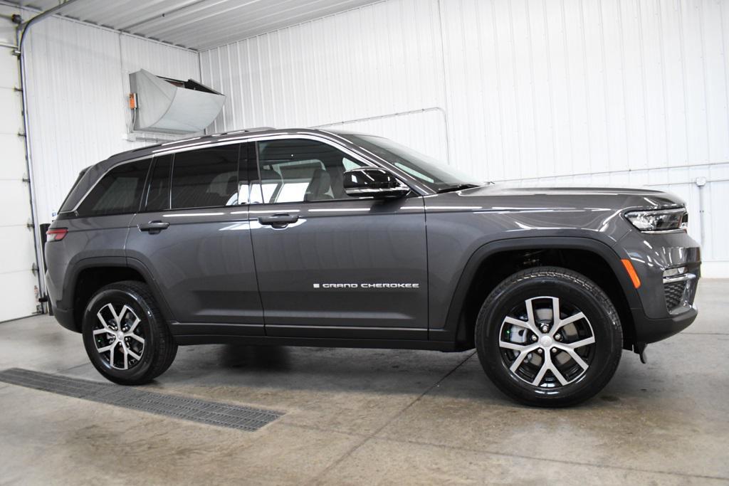 new 2025 Jeep Grand Cherokee car, priced at $45,513